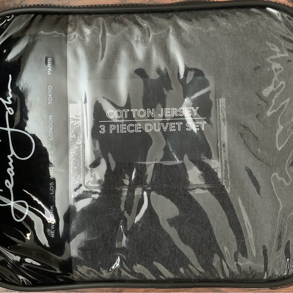 Sean John 3 Piece Cotton Jersey Black/Gray Color Block Duvet Set. NWT